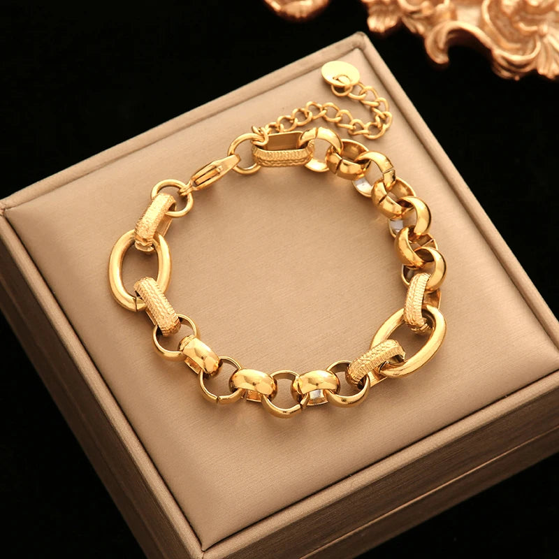 EILIECK Trendy Gold Twist Bangle