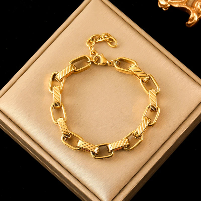 EILIECK Trendy Gold Twist Bangle
